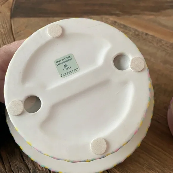 Partylite Colorful Ceramic Tiered Birthday Cake In Excellent Condition - Picture 11 of 14